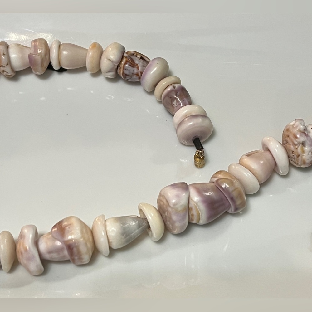 Vintage 70's Handmade Hawaiian Puka Shell Necklace - Picture 4 of 8